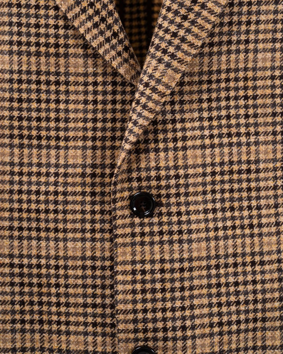 shop LARDINI  Giacca: Lardini giacca monopetto in lana e cashmere.
Due bottoni e revers classici.
Tasche a toppa e spacchi laterali.
Vestibilità regolare con spalle naturali e una silhouette arrotondata per un maggiore comfort.
Bordi delle maniche aperti con asole vere e bottoni applicati.
Composizione: 94% Lana vergine, 6% Cashmere.
Made in Italy.. CN6202E IF65517-260BR number 8345180